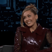 Η Miley Cyrus για το δαχτυλίδι των αρραβώνων της: «Μπορεί να ήταν προσφορά στην Black Friday»