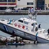 Βόλος: Σκάφος του Λιμενικού προσέκρουσε στα βράχια 