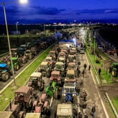 Αγρότες: Αποκλεισμός του λιμανιού της Μυτιλήνης - Τα μπλόκα στην υπόλοιπη χώρα