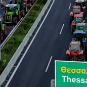 Μπλόκα αγροτών: Αποκλεισμοί σε Εθνική, Εγνατία και Ιόνια Οδό – Το μεσημέρι νέες συναντήσεις