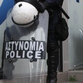 Επίθεση στο Α.Τ. Κυψέλης: Ελεύθεροι και οι 14 που προσήχθησαν μετά τις μολότοφ