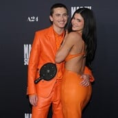 ΚΑΙΛΙ ΤΖΕΝΕΡ ΤΟΜΟΤΕ ΣΑΛΑΜΕ ΠΟΡΤΟΚΑΛΙ