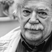 Απόστολος Βέττας: «Στο θέατρο οι πιστοί δηλώνουν την πίστη τους με το χειροκρότημα»