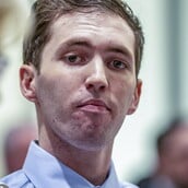 Τσάρλι Κερκ: Ο φερόμενος ως δολοφόνος εμφανίστηκε για πρώτη φορά αυτοπροσώπως στο δικαστήριο