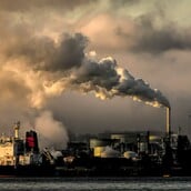 Η οικονομική ανάπτυξη στο μεγαλύτερο μέρος του κόσμου δεν συνδέεται πλέον με τις εκπομπές άνθρακα