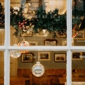 Επιδόματα, συντάξεις και δώρα: Οι ημερομηνίες των πληρωμών πριν τα Χριστούγεννα