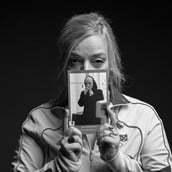 Η Λένα Κιτσοπούλου διαβάζει τη Μ.Α.Ι.Ρ.Ο.Υ.Λ.Α.