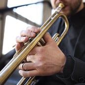 Jazzèt on Classical: Ένα ντουέτο που υπόσχεται να φωτίσει τις γιορτές με ήχους μαγείας