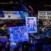 Η «Επανάσταση της κιμωλίας» στη Σλοβακία: Mαθητικά συνθήματα εξελίσσονται σε αντικυβερνητικό κίνημα