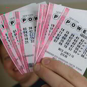 Τζακπότ-μαμούθ στις ΗΠΑ: Πάνω από 1 δισ. ευρώ το μεγάλο έπαθλο μετά από 42 κληρώσεις χωρίς νικητή