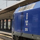 Θεσσαλονίκη: Λεωφορείο πέρασε διάβαση με κατεβασμένες μπάρες ενώ ερχόταν τρένο