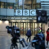Το BBC δεσμεύεται να υπερασπιστεί τον εαυτό του ενάντια στην αγωγή ύψους 10 δισ. δολαρίων του Τραμπ