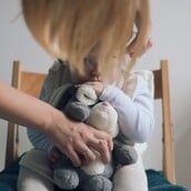 Θεσσαλονίκη: 55χρονη κατηγορείται για τη σεξουαλική κακοποίηση του παιδιού της οικιακής βοηθού της 