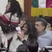 Μεξικό: Πιάστηκαν στα χέρια μέσα στη Βουλή - Σπρωξιές, χαστούκια και τραβήγματα μαλλιών σε live μετάδοση