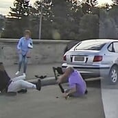 Τρομοκρατική επίθεση στο Σίδνεϊ: Ζευγάρι σκοτώθηκε στην προσπάθειά του να αφοπλίσει τον έναν από τους δύο δράστες 