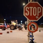 ΑΓΡΟΤΕΣ ΜΠΛΟΚΑ ΟΥΡΕΣ ΠΡΟΜΑΧΩΝΑΣ