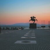 Ο Οδηγός Michelin πάει Σαντορίνη και Θεσσαλονίκη