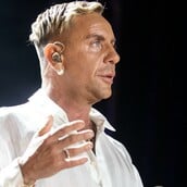 Γιώργος Μαζωνάκης: «Ήμουν μπροστά όταν του είπαν “έτσι θα κάνεις καριέρα”» υποστηρίζει άτομο από το σχήμα