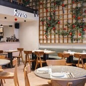 Ovio: Ιταλική κουζίνα με γιορτινή διάθεση και κοσμοπολίτικη ατμόσφαιρα