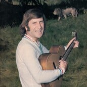 Γιώργος Κοινούσης: 50 χρόνια από το «Αστεία και Σοβαρά», τον δίσκο με τα καλύτερα τραγούδια του 