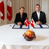 ΓΡΟΙΛΑΝΔΙΑ ΔΑΝΙΑ ΤΡΑΜΠ