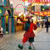 ΔΕΗ CHRISTMAS FACTORY: Η πιο φωτεινή γιορτή της Αθήνας λάμπει στην καρδιά της πόλης