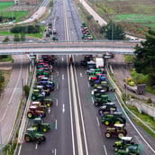 Αγρότες: Με δυσκολία διεξάγεται η έξοδος των αδειούχων - Ουρές στην Αθηνών - Λαμίας