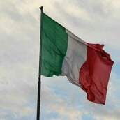 Γιατί και ποια λέξη αφαίρεσαι η Ιταλία από τον εθνικό ύμνο της