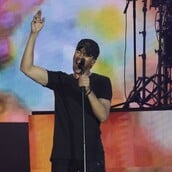 ΕΝΡΙΚΕ ΙΓΚΛΕΣΙΑΣ ΑΝΝΑ ΚΟΥΡΝΙΚΟΒΑ ΠΑΙΔΙ ΒΡΕΦΟΣ