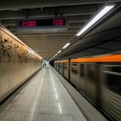 ΧΡΙΣΤΟΥΓΕΝΝΑ 2025 ΛΕΩΦΟΡΕΙΑ ΤΡΟΛΕΙ ΜΕΤΡΟ ΤΡΑΜ