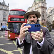 Νέα Έρευνα: Οι μισοί Ευρωπαίοι χάνουν σημαντικές στιγμές βγάζοντας φωτογραφίες