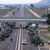 ΑΓΡΟΤΕΣ ΜΠΛΟΚΑ ΧΡΙΣΤΟΥΓΕΝΝΑ ΕΚΔΡΟΜΕΙΣ