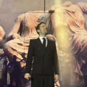 Κωνσταντίνος Αργυρός: μπουζούκια, γαρύφαλλα λιωμένα και Ελγίνεια