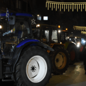 Αγρότες: Τα τρακτέρ κατέκλυσαν το κέντρο της Λάρισας 