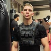 Επίθεση στον kick boxer Γιάννη Τσουκαλά: «Ένιωσε ότι πέρασε τρένο από πάνω του», λέει ο αδελφός του