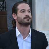 Άρης Μουγκοπέτρος: «Ο μπαμπάς θα είναι πάντα εδώ» - Η ανάρτηση μετά τη δικαστική διαμάχη