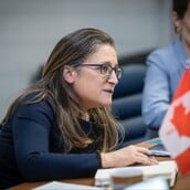 Η πρώην αναπληρώτρια πρωθυπουργός του Καναδά αναλαμβάνει τη θέση της συμβούλου του Ζελένσκι