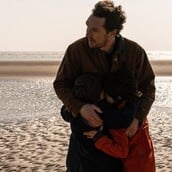 Ο Μπένεντικτ Κάμπερμπατς, ο Σον Μπέικερ και η Ντομινίκ Σεζάρ από αύριο στους κινηματογράφους