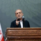 Ιράν: Ριψοκίνδυνες οικονομικές παραχωρήσεις από την κυβέρνηση σε μια προσπάθεια κατευνασμού της οργής των πολιτών 