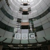 BBC κατά Τραμπ: Απαιτεί απόρριψη της αγωγής δυσφήμησης των 5 δισ. δολαρίων