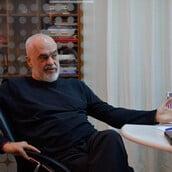 Έντι Ράμα: «Εσείς οι Έλληνες πιστεύετε ότι είστε οι κληρονόμοι του Πλάτωνα και του Αριστοτέλη, αλλά δεν είστε»