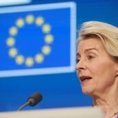 ΙΡΑΝ ΕΕ ΕΥΡΩΠΑΪΚΗ ΕΝΩΣΗ ΚΥΡΩΣΕΙΣ ΟΥΡΣΟΥΛΑ ΦΟΝ ΝΤΕΡ ΛΑΙΕΝ