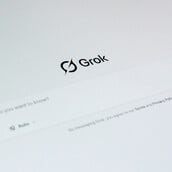 Το X επιτρέπει ακόμη την ανάρτηση σεξουαλικού περιεχομένου που δημιουργείται με το Grok AI