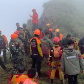 Συντριβή αεροσκάφους στην Ινδονησία: Εντοπίστηκε σορός επιβάτη