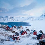 Οι πέντε λόγοι που κάνουν τη Γροιλανδία «απαραίτητη» για τις ΗΠΑ, σύμφωνα με τον Τραμπ