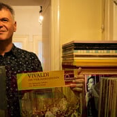 Φοίβος Δεληβοριάς: «Η ταινία “Καποδίστριας” είναι μια φθηνή παρηγοριά που μας πηγαίνει πίσω»