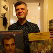 Φοίβος Δεληβοριάς: «Η ταινία “Καποδίστριας” είναι μια φθηνή παρηγοριά που μας πηγαίνει πίσω»