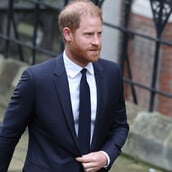 «Αισθάνεται σίγουρος»: Στη Βρετανία για τη νομική μάχη με τη Daily Mail ο πρίγκιπας Χάρι 