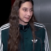 Φωτεινή Αθερίδου: Η αντίδρασή της σε ερώτηση για τον χωρισμό του πατέρα της με τη Σμαράγδα Καρύδη 