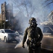 Μπορούν οι πράκτορες της ICE να διωχθούν ποινικά για τις δολοφονίες στη Μινεάπολη;